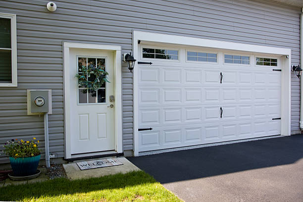24/7 Emergency Garage Door Panel Replacement experts in Clay, KY
